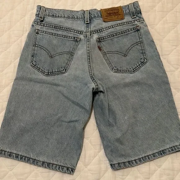 NWOT Levi’s Vintage High Waisted Denim Shorts 550 Student Relaxed Fit, Size W27